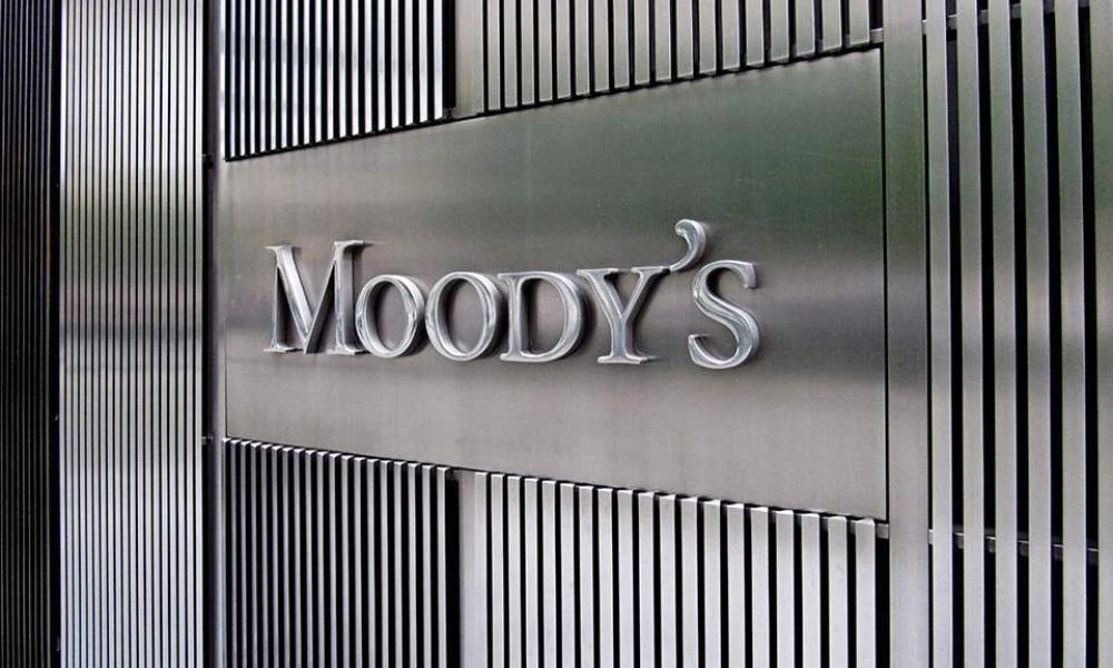 Moody's: Αναβάθμισε στο Ba1 την Ελλάδα - Ένα «σκαλοπάτι» από την επενδυτική βαθμίδα